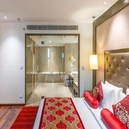 Hotel O Cean Suites Near Igi Airport New Delhi Exteriör bild