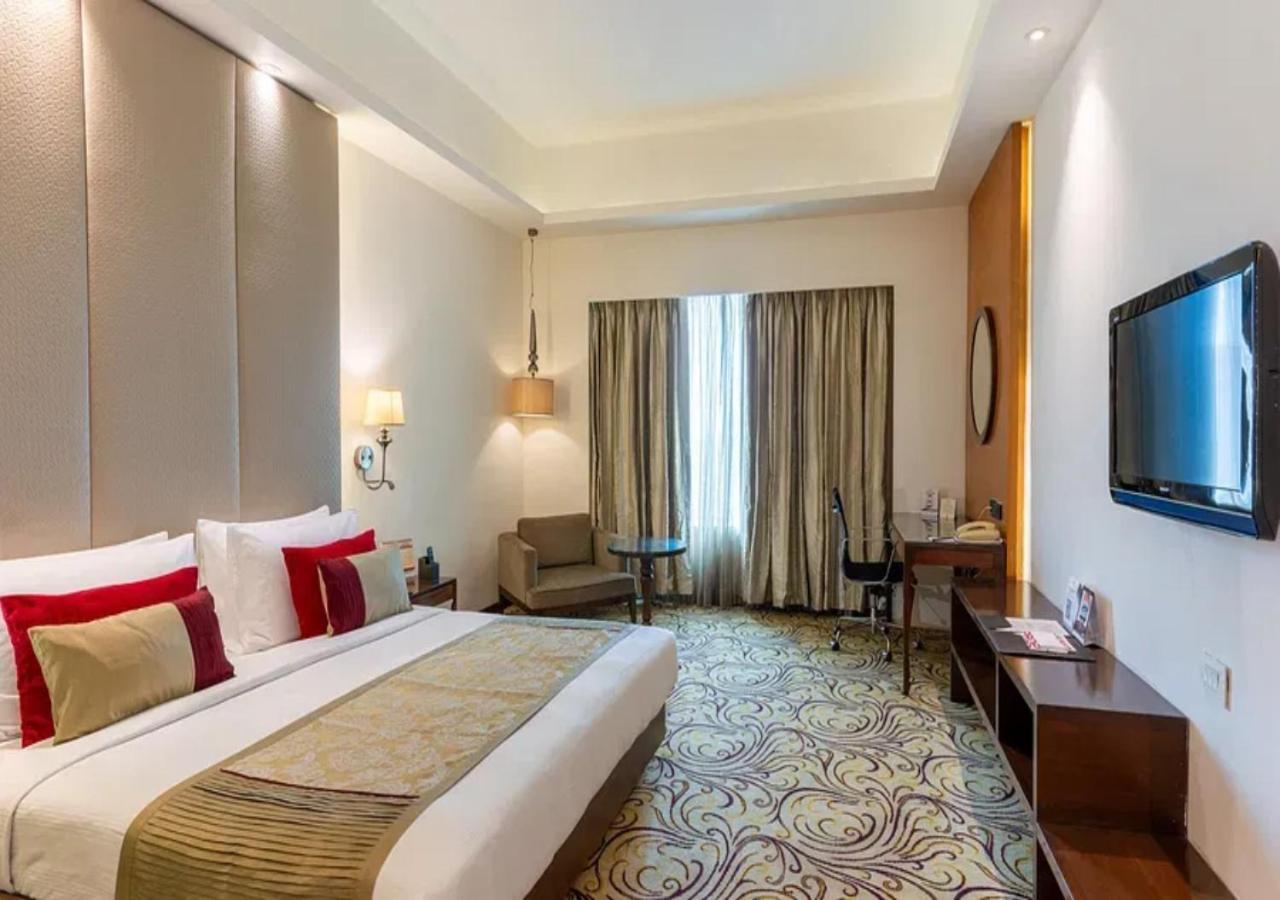 Hotel O Cean Suites Near Igi Airport New Delhi Exteriör bild