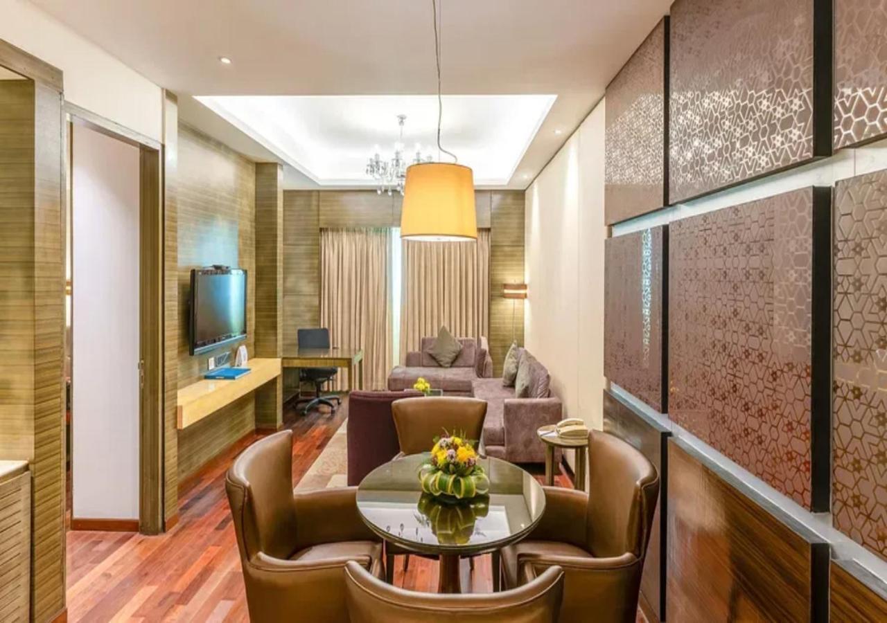 Hotel O Cean Suites Near Igi Airport New Delhi Exteriör bild