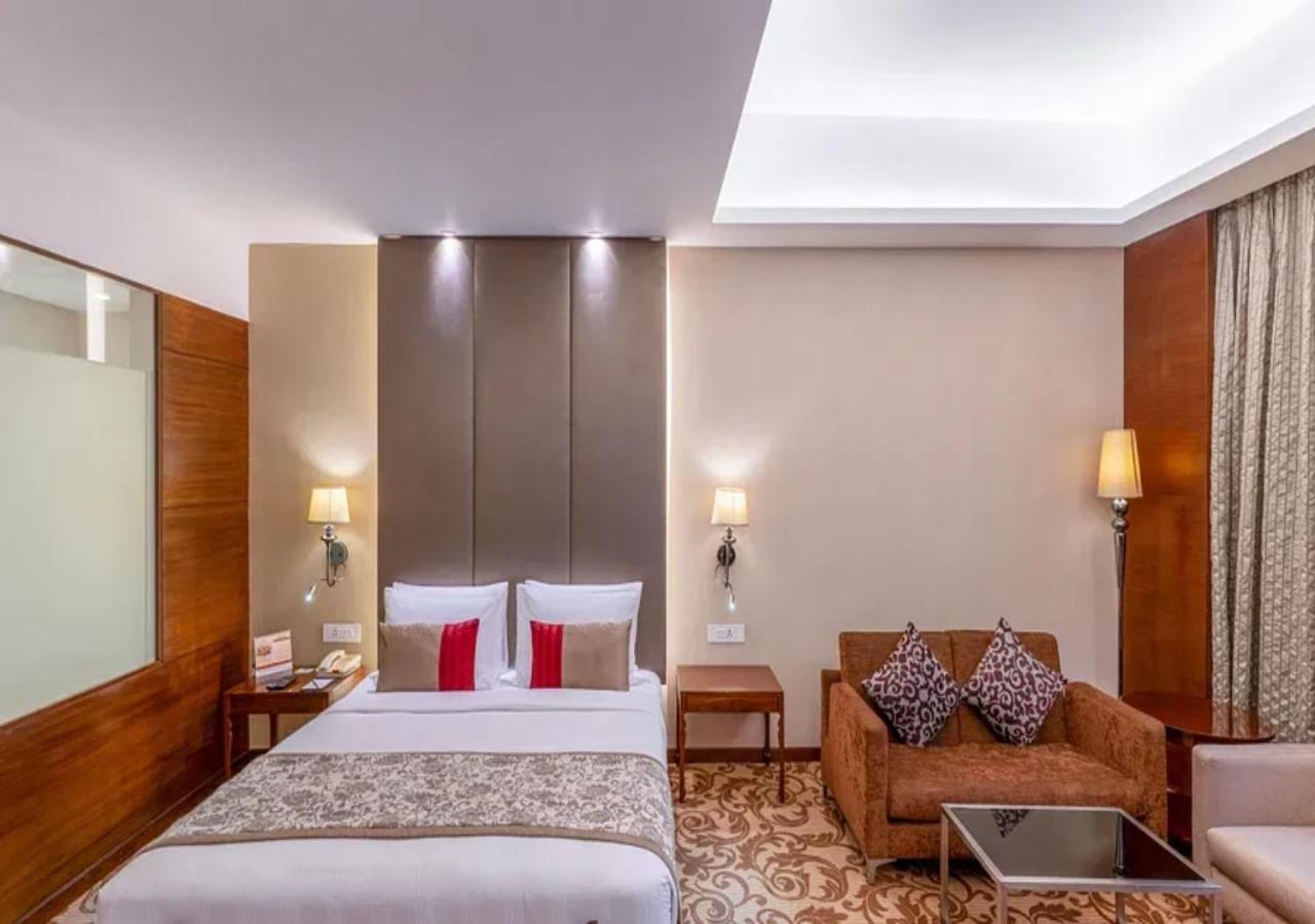 Hotel O Cean Suites Near Igi Airport New Delhi Exteriör bild