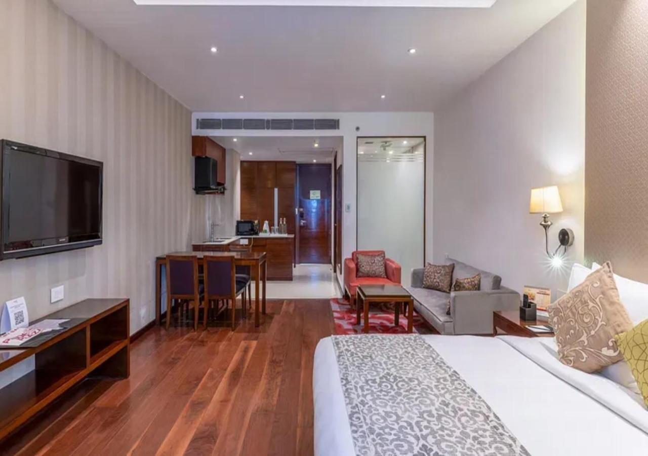 Hotel O Cean Suites Near Igi Airport New Delhi Exteriör bild