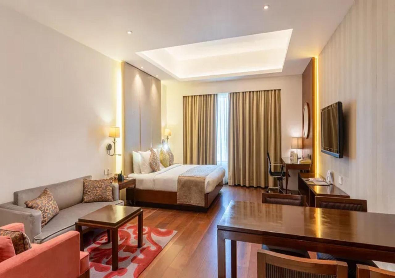 Hotel O Cean Suites Near Igi Airport New Delhi Exteriör bild