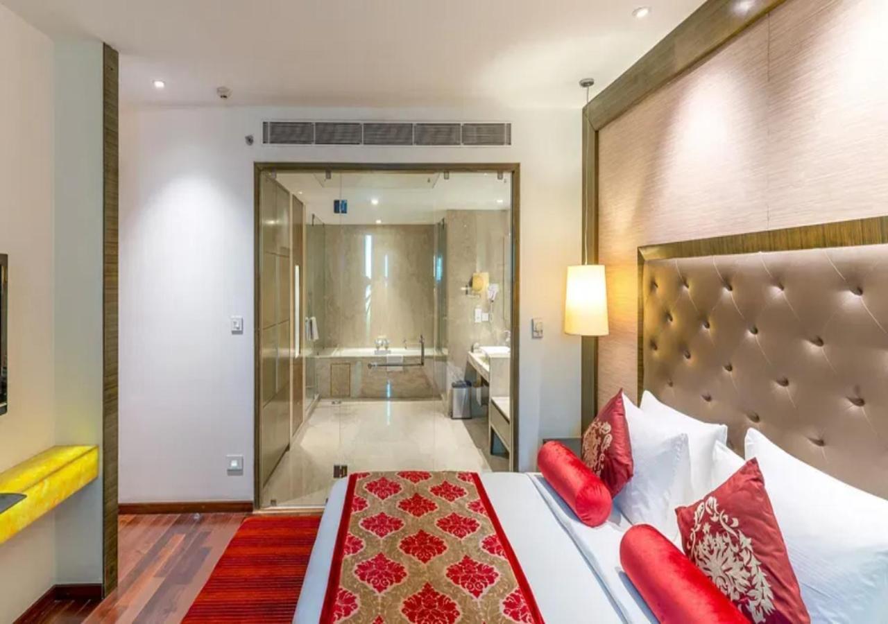Hotel O Cean Suites Near Igi Airport New Delhi Exteriör bild