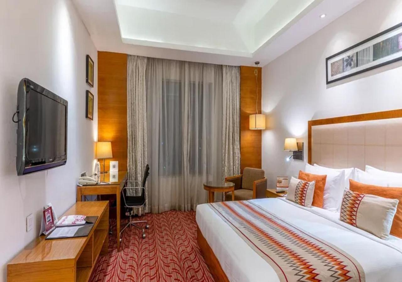 Hotel O Cean Suites Near Igi Airport New Delhi Exteriör bild